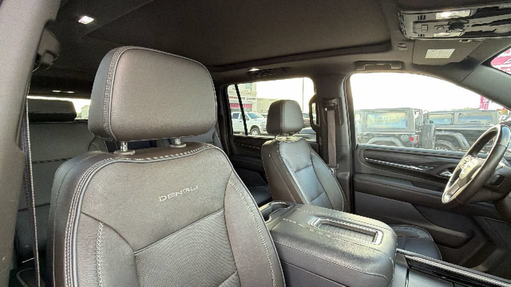 Used 2022 GMC Yukon XL Denali w/ Denali Premium Package RWD image 32