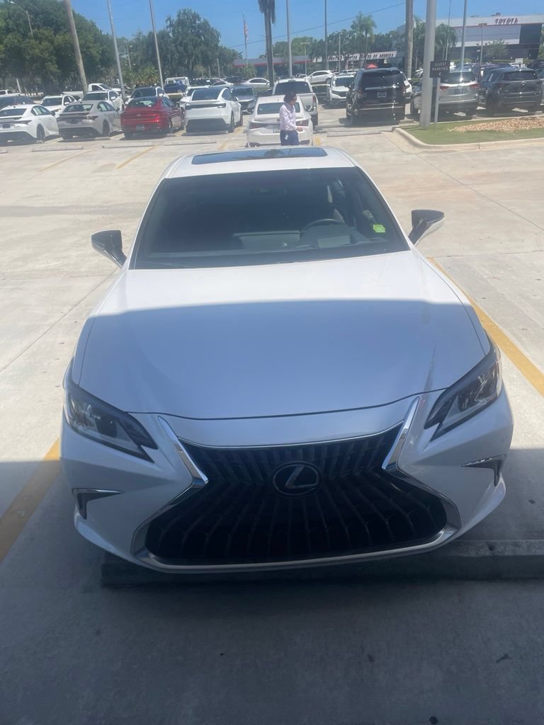 Used 2024 Lexus ES 300h w/ Premium Package FWD image 4