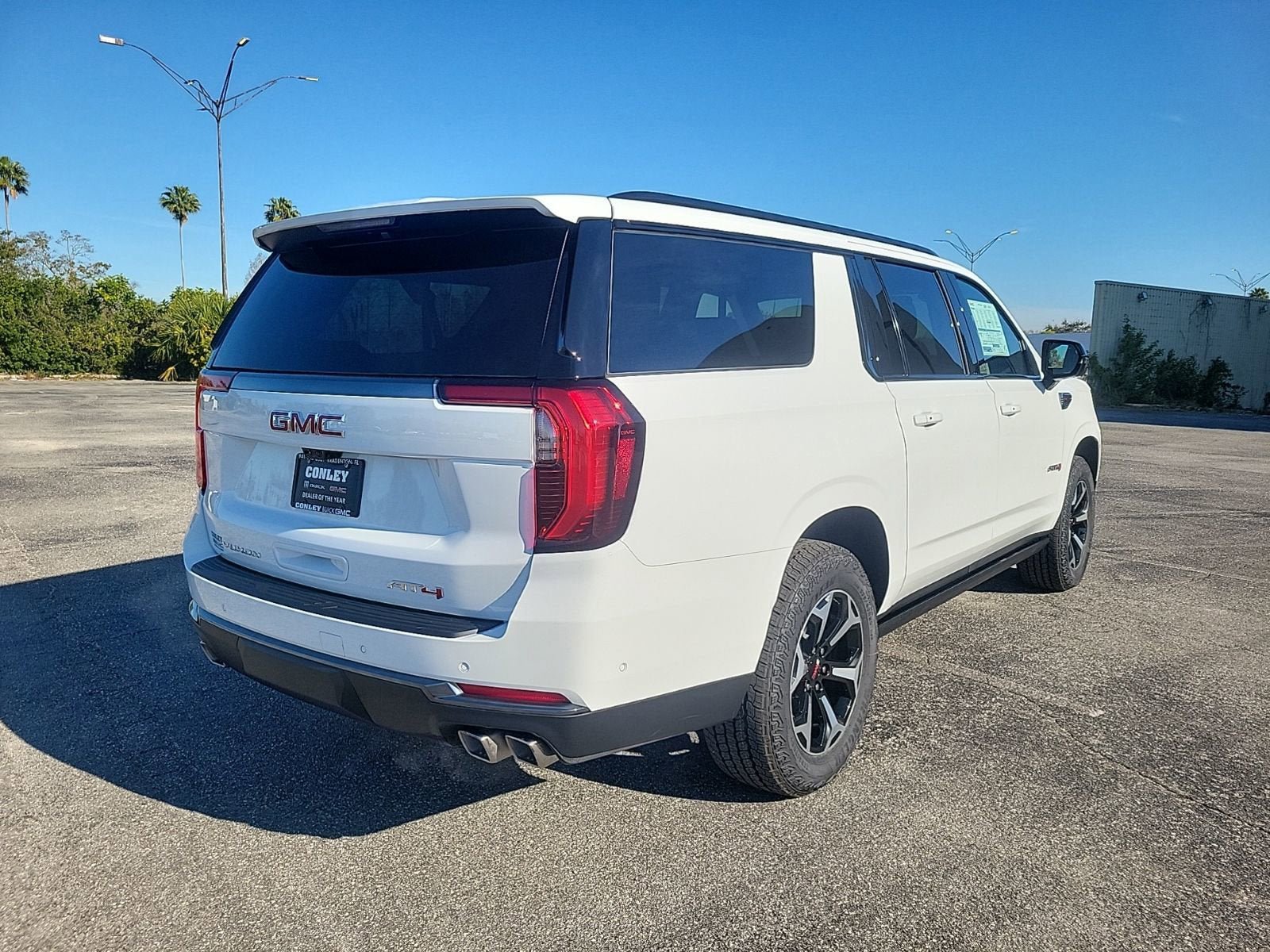 New 2026 GMC Yukon XL AT4 w/ AT4 Premium Plus Package AWD/4WD image 5