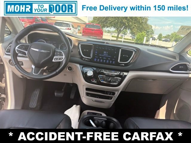 Used 2017 Chrysler Pacifica Touring-L Plus w/ Advanced Safetytec Group FWD image 39