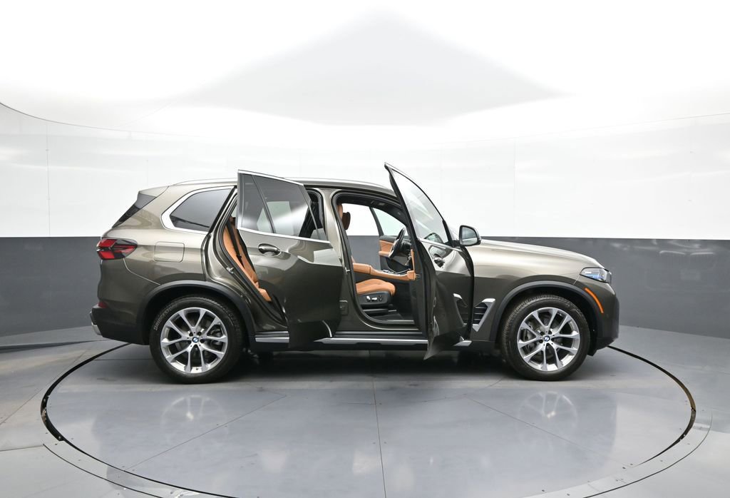 Used 2025 BMW X5 xDrive40i w/ Climate Comfort Package image 46