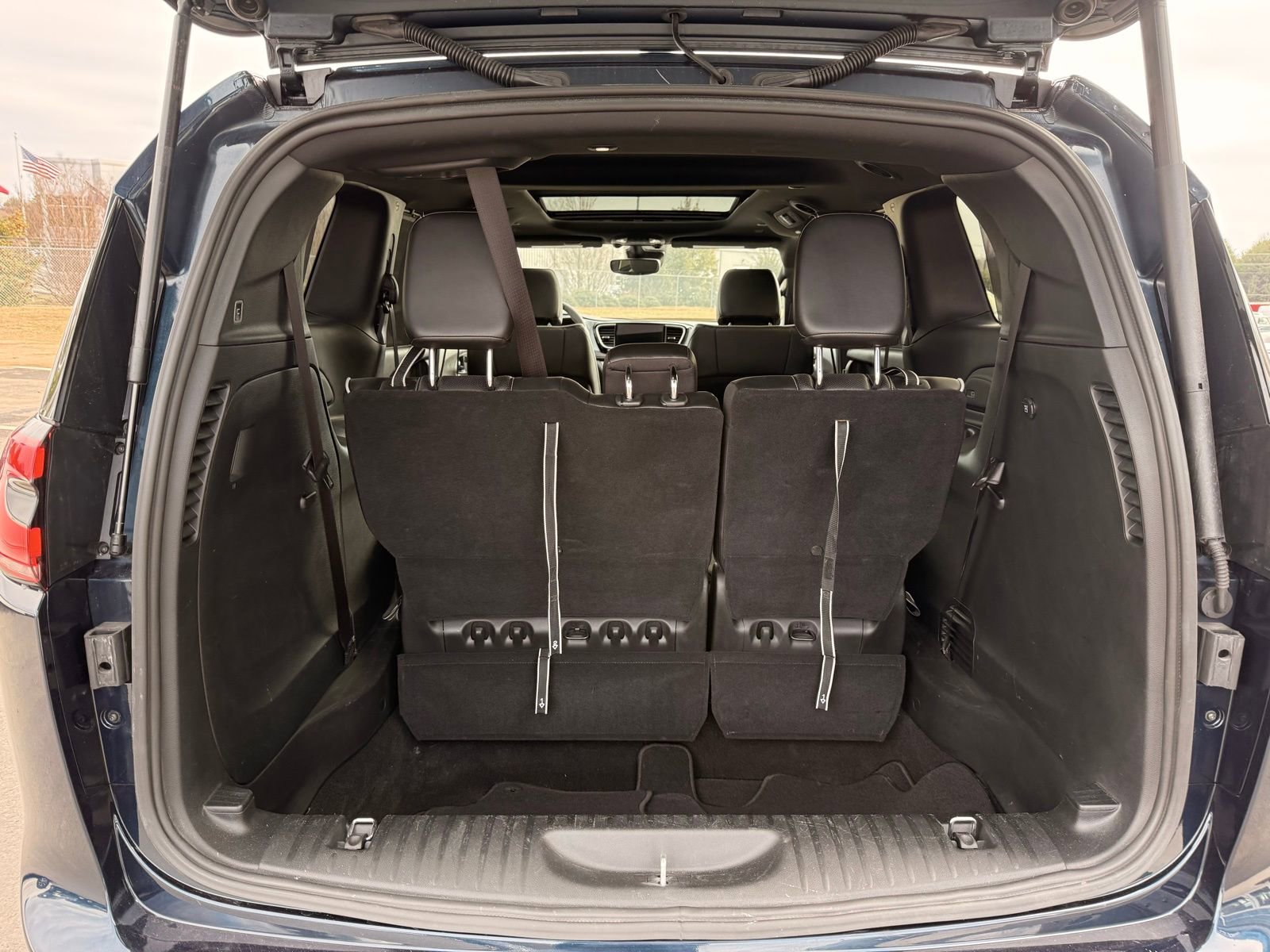 Used 2025 Chrysler Pacifica Limited FWD image 45