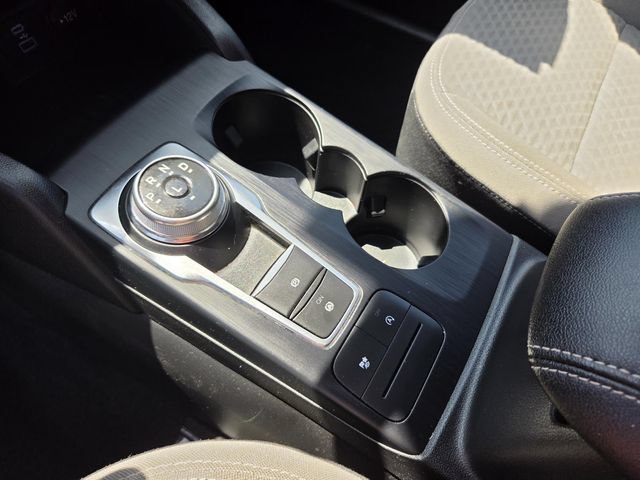 Used 2022 Ford Escape SE w/ Convenience Package FWD image 11