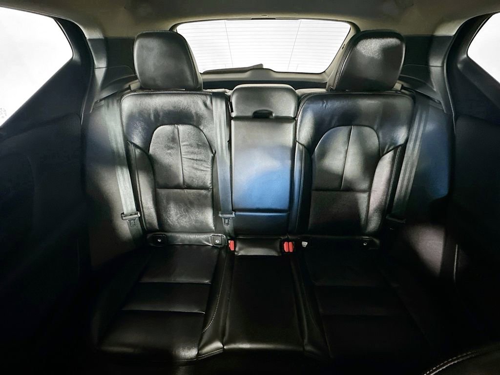 Used 2022 Volvo XC40 T4 Momentum image 13