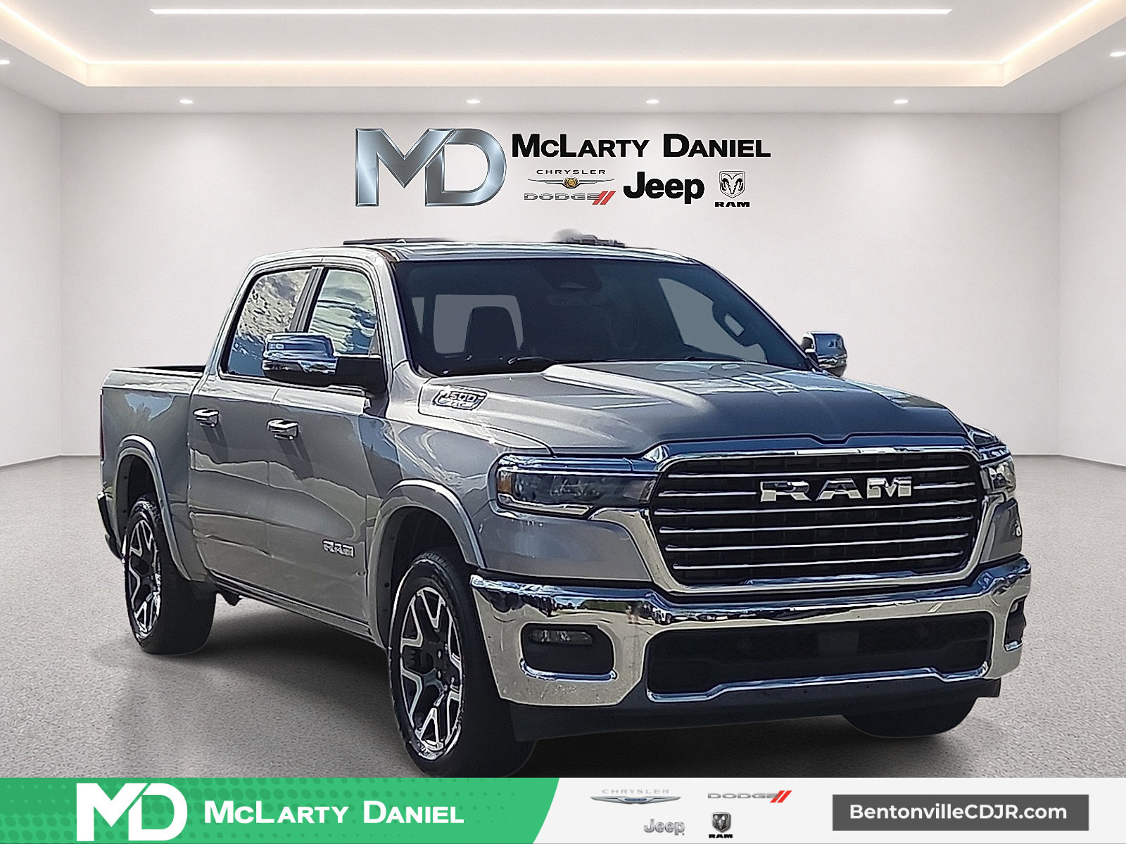 Used 2025 RAM 1500 Laramie AWD/4WD image 1