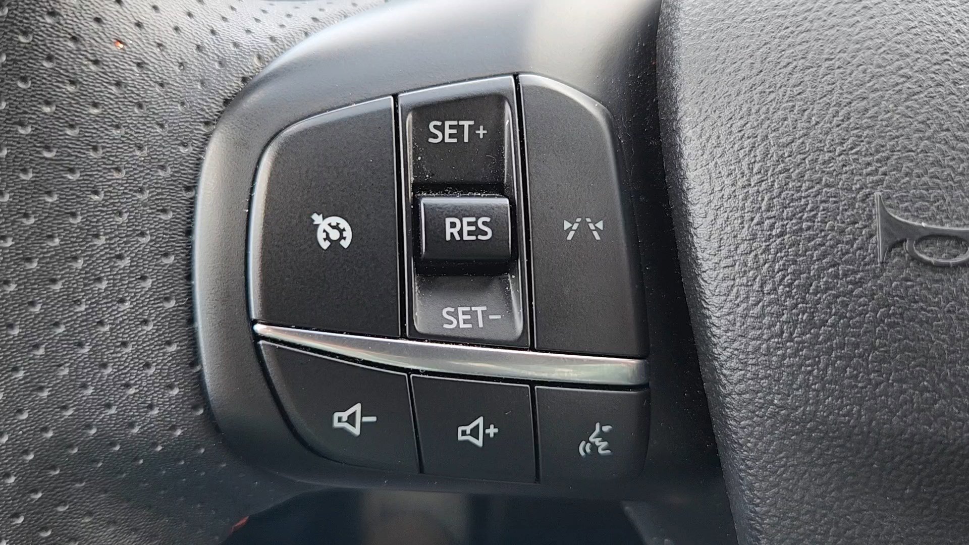 Certified 2025 Ford Escape ST-Line image 12