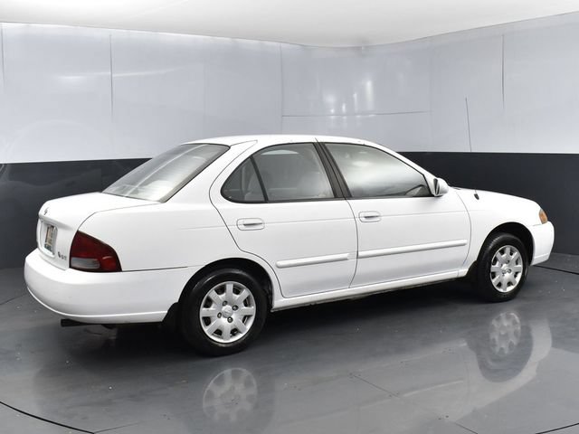 Used 2002 Nissan Sentra GXE FWD image 3