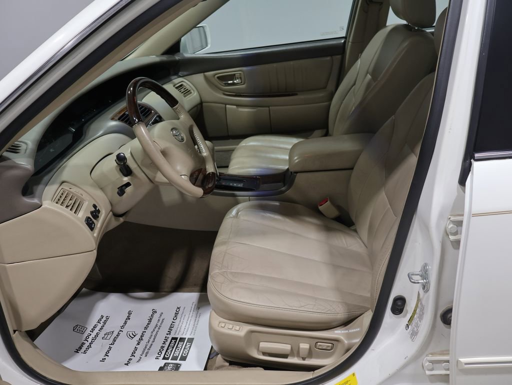 Used 2004 Toyota Avalon XLS image 9
