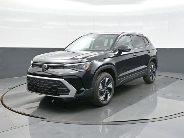 New 2026 Volkswagen Taos SE image 2