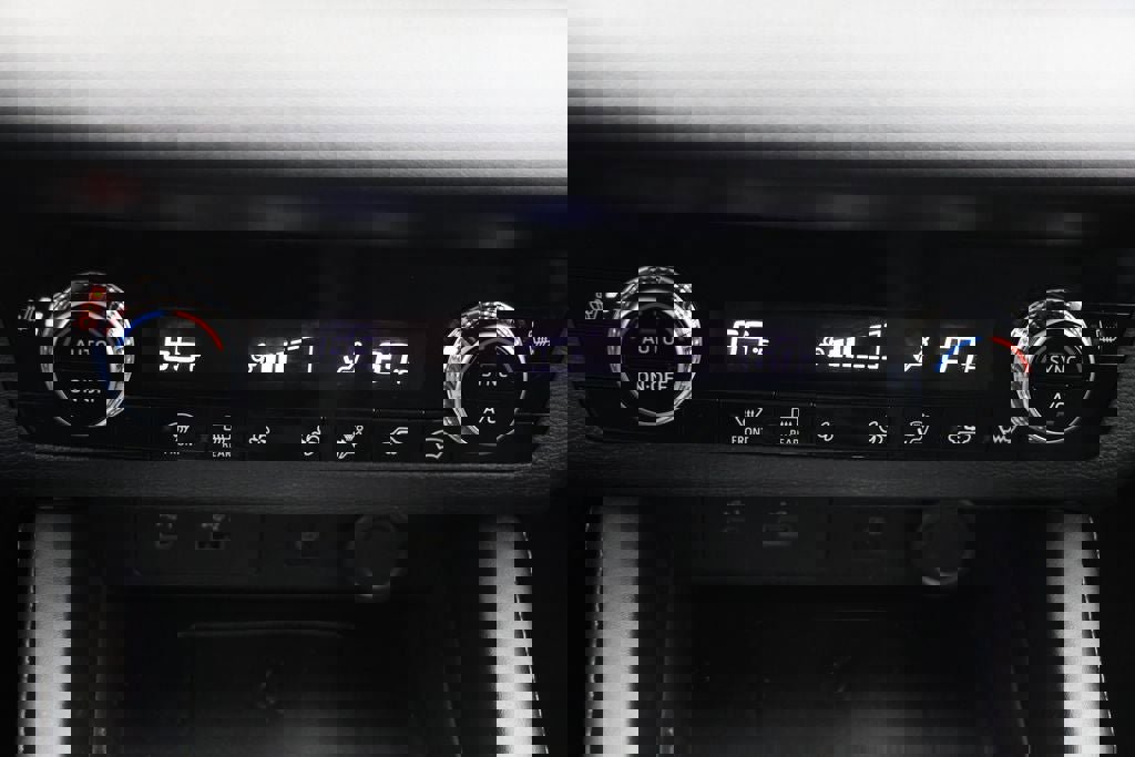 Used 2022 Mitsubishi Outlander SE image 23