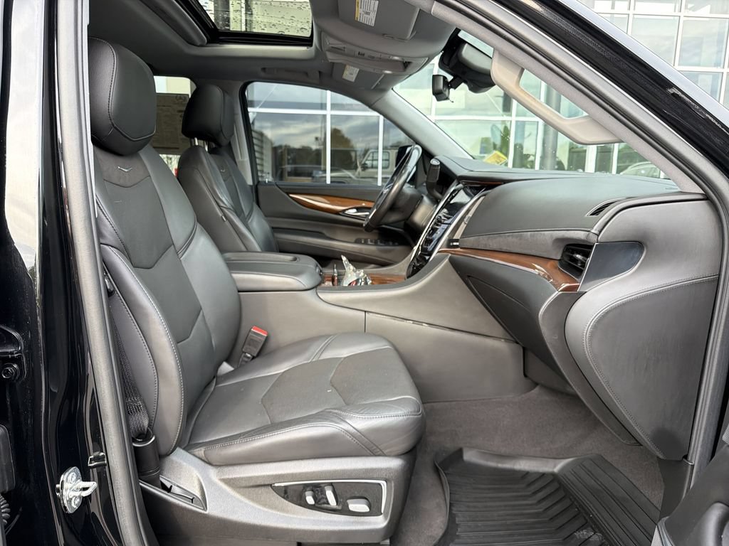 Used 2020 Cadillac Escalade Luxury AWD/4WD image 20
