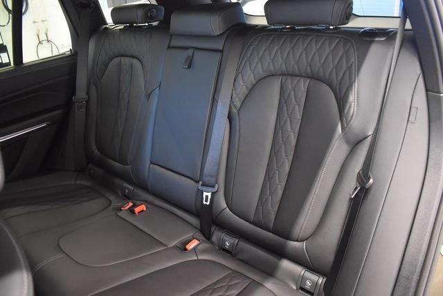 New 2026 BMW X5 xDrive40i w/ M Sport Package AWD/4WD image 7