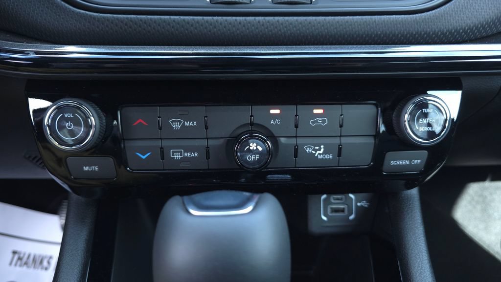 New 2026 Jeep Compass Latitude AWD/4WD image 32