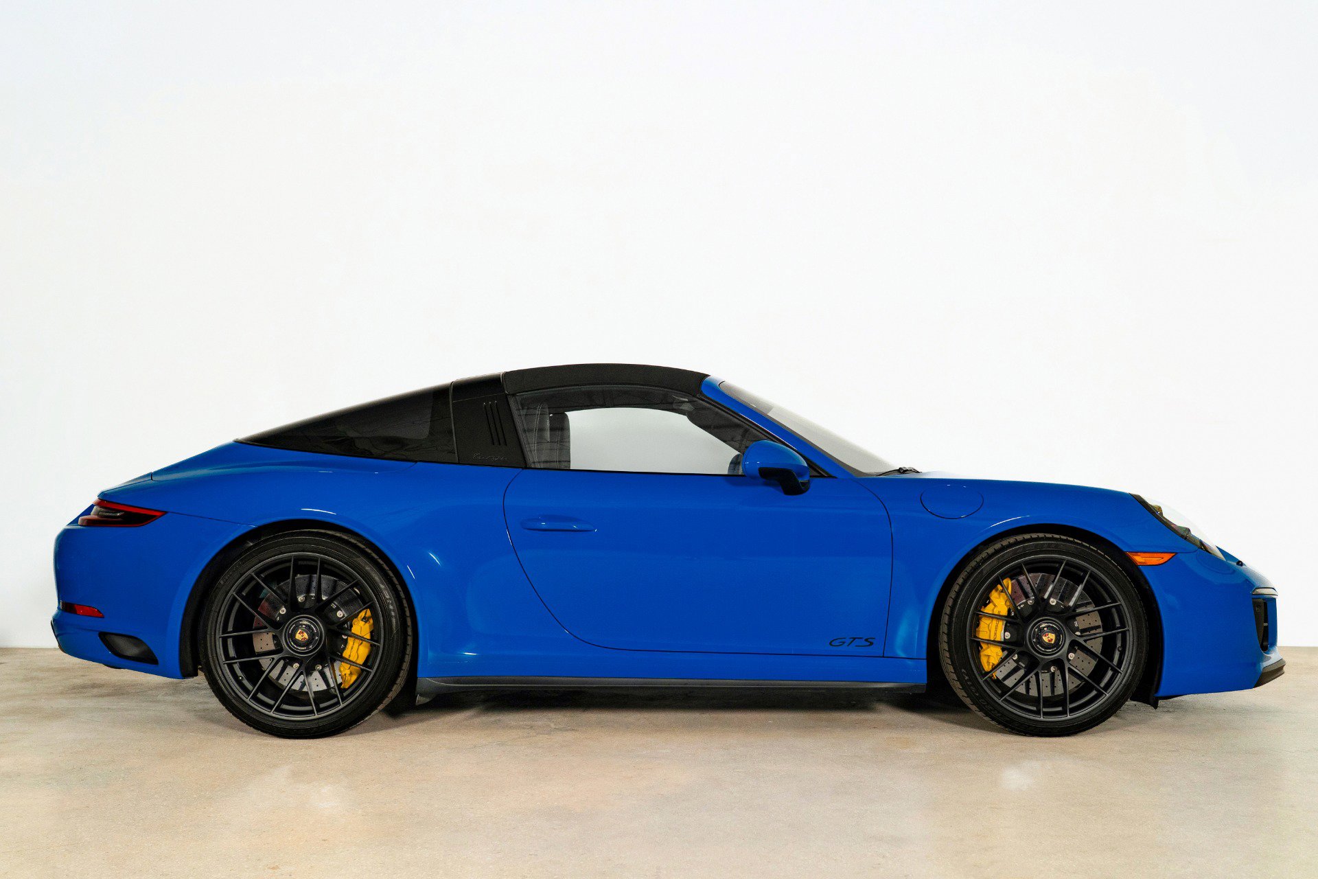 Used 2018 Porsche 911 Targa 4 GTS image 6