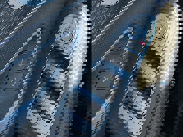 Used 2019 Mercedes-Benz C 300 Sedan image 23