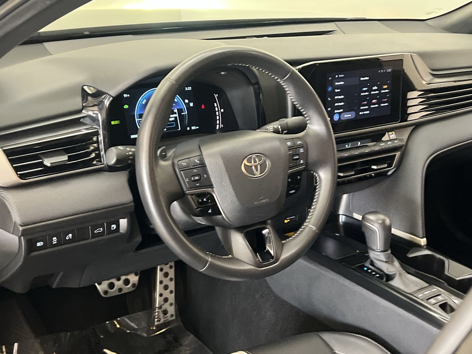 Used 2025 Toyota Camry SE FWD image 15
