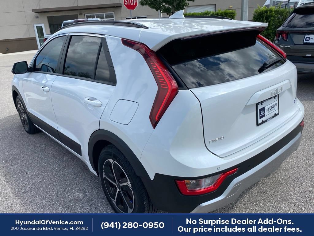 Used 2023 Kia Niro EX FWD image 10