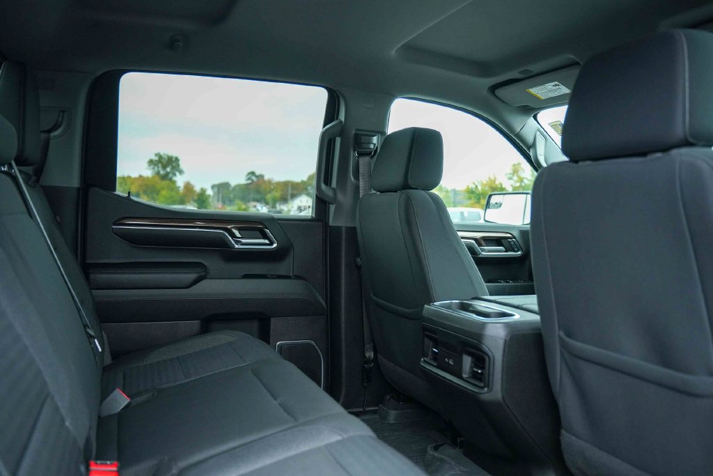 Used 2024 Chevrolet Silverado 1500 RST AWD/4WD image 18