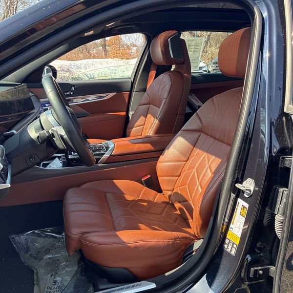 Used 2023 BMW 760i xDrive image 4