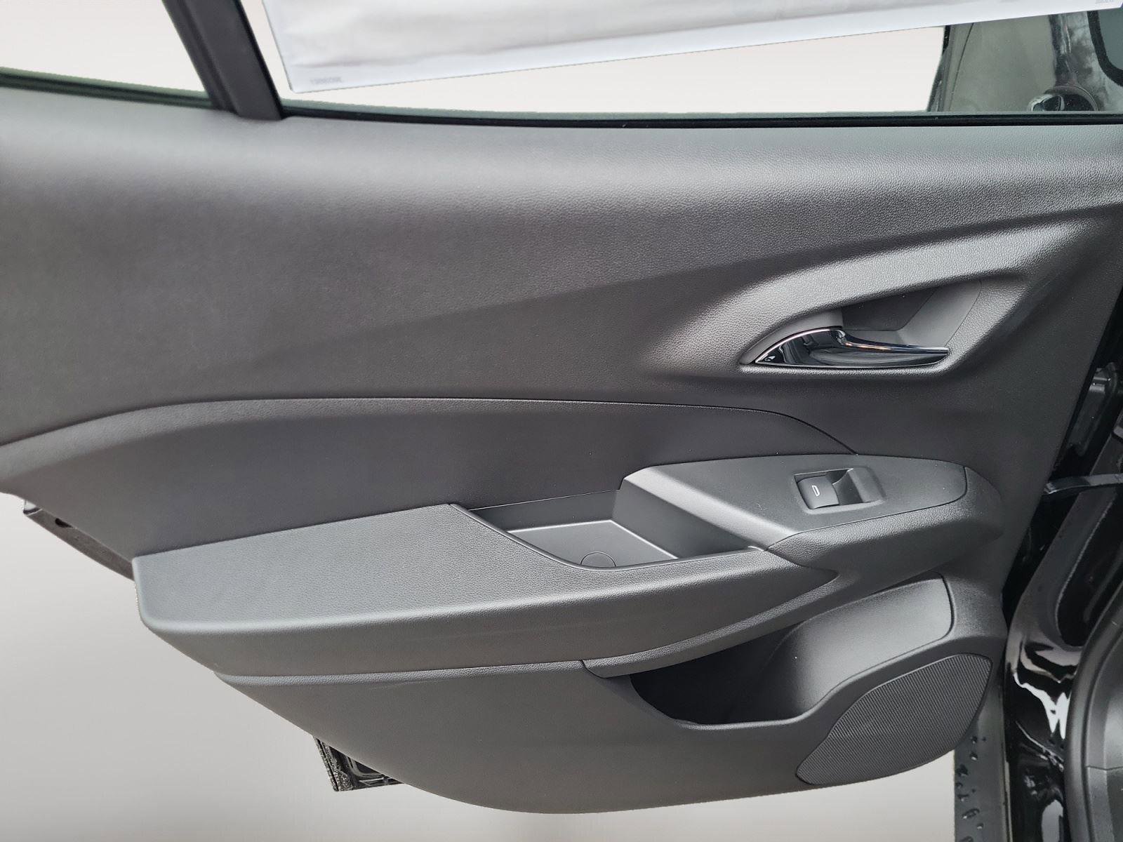 New 2026 Chevrolet Trax LT w/ Driver Confidence Package image 18