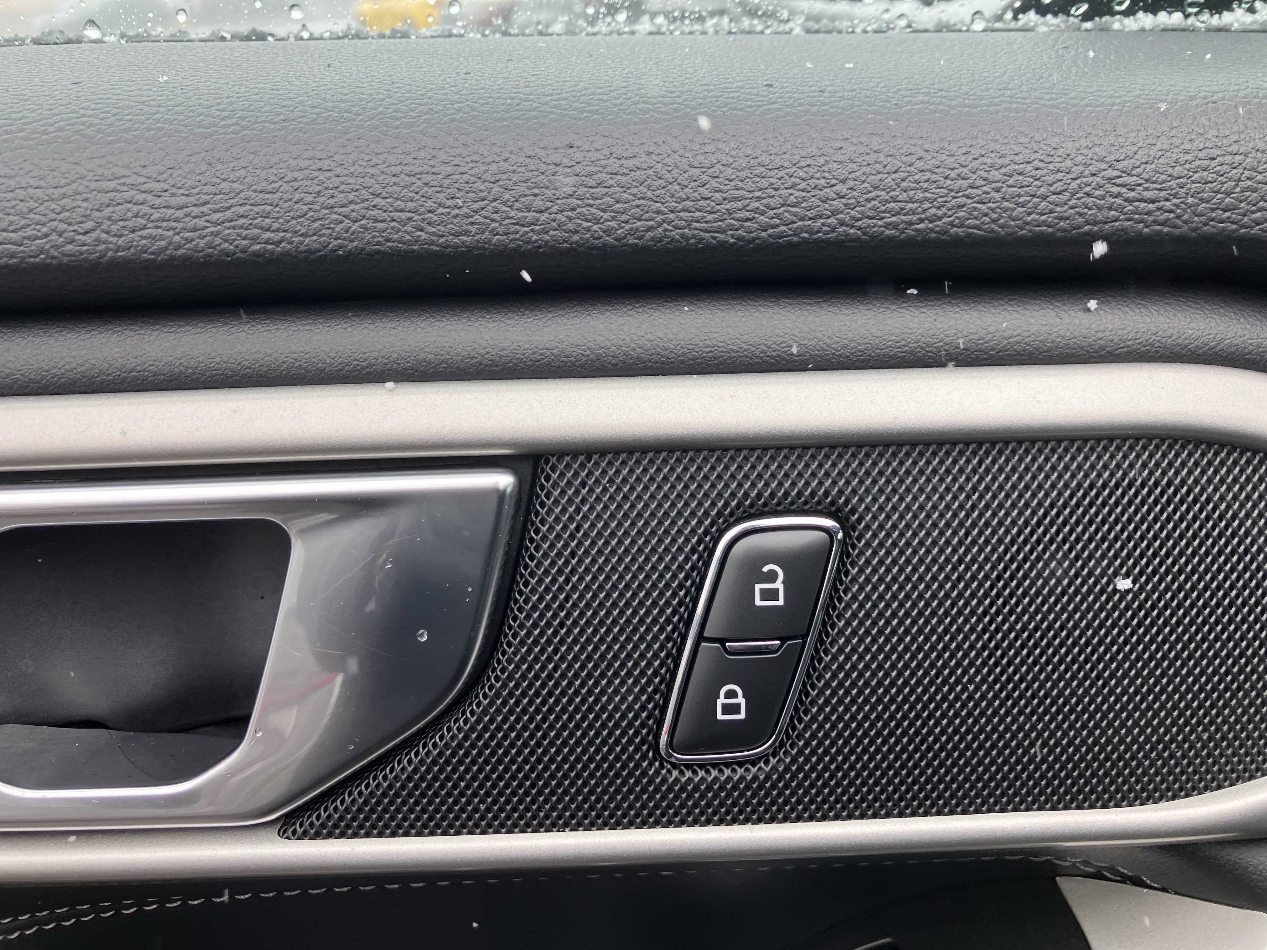 Certified 2022 Ford Explorer XLT w/ Equipment Group 202A image 19