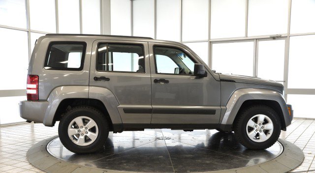 Used 2012 Jeep Liberty Sport image 8