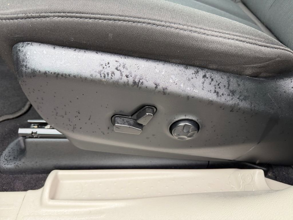Used 2023 Chrysler Voyager LX FWD image 13