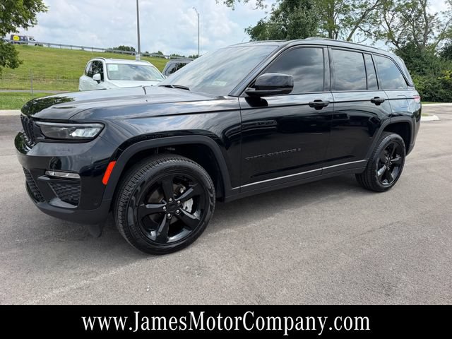 Used 2025 Jeep Grand Cherokee Limited w/ Luxury Tech Group II AWD/4WD image 8
