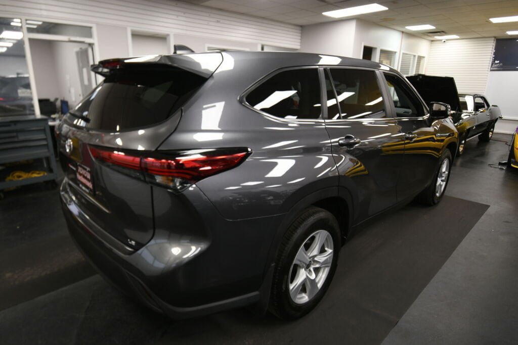 Used 2023 Toyota Highlander LE FWD image 7