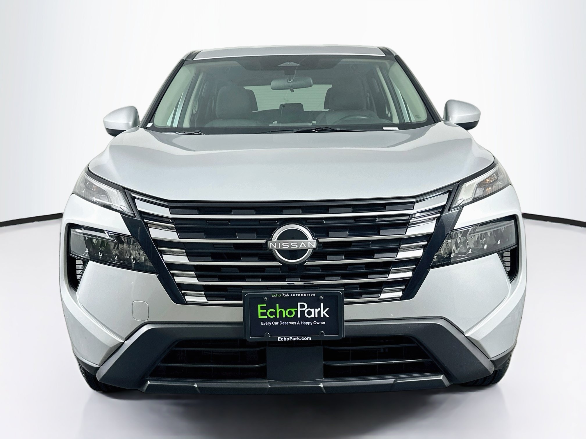 Used 2025 Nissan Rogue SV AWD/4WD image 2