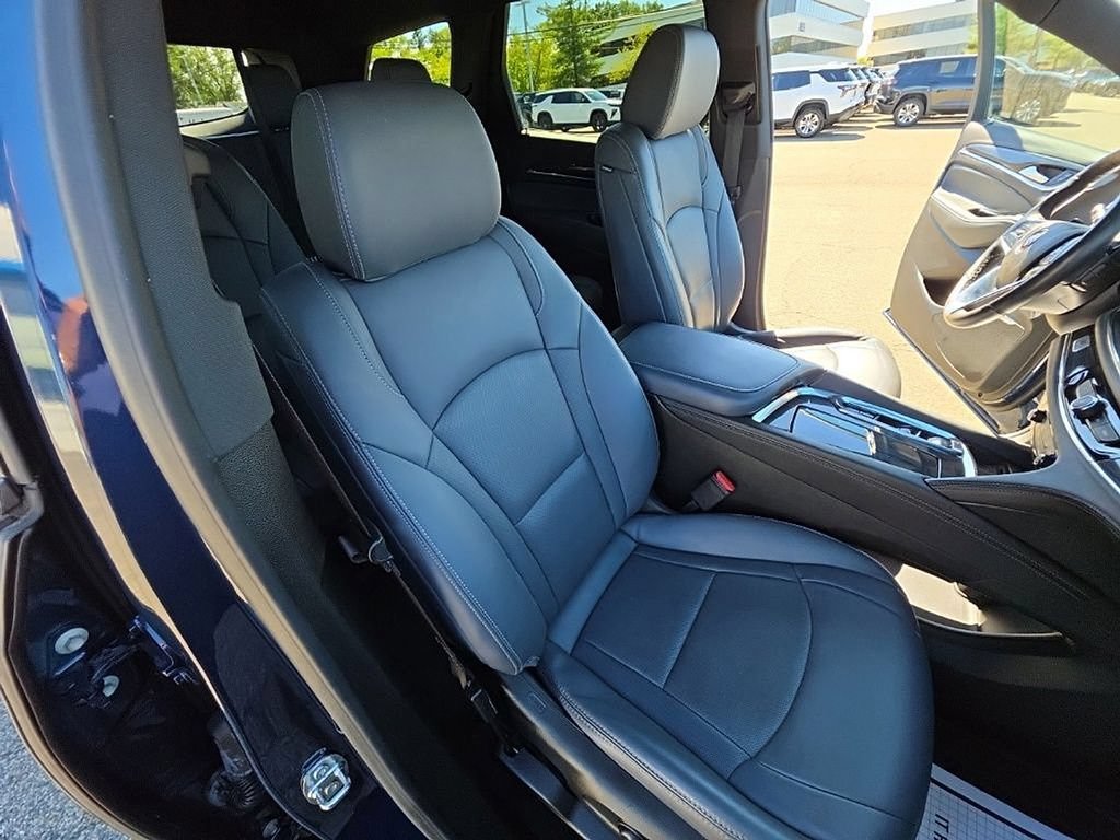 Used 2023 Buick Enclave Essence AWD/4WD image 30