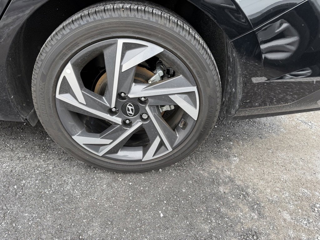 Used 2025 Hyundai Elantra Limited image 5