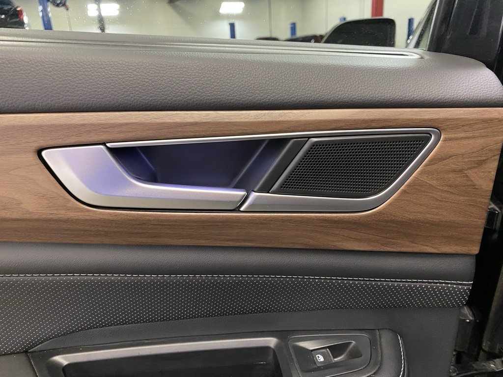 Used 2024 Volkswagen Atlas SE image 32