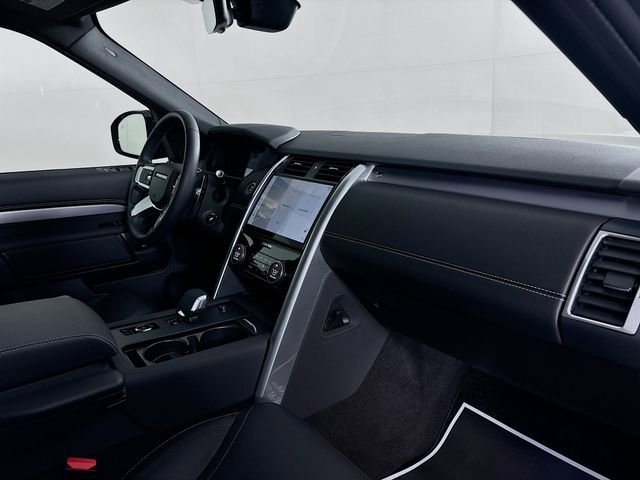 Used 2024 Land Rover Discovery Dynamic SE image 31