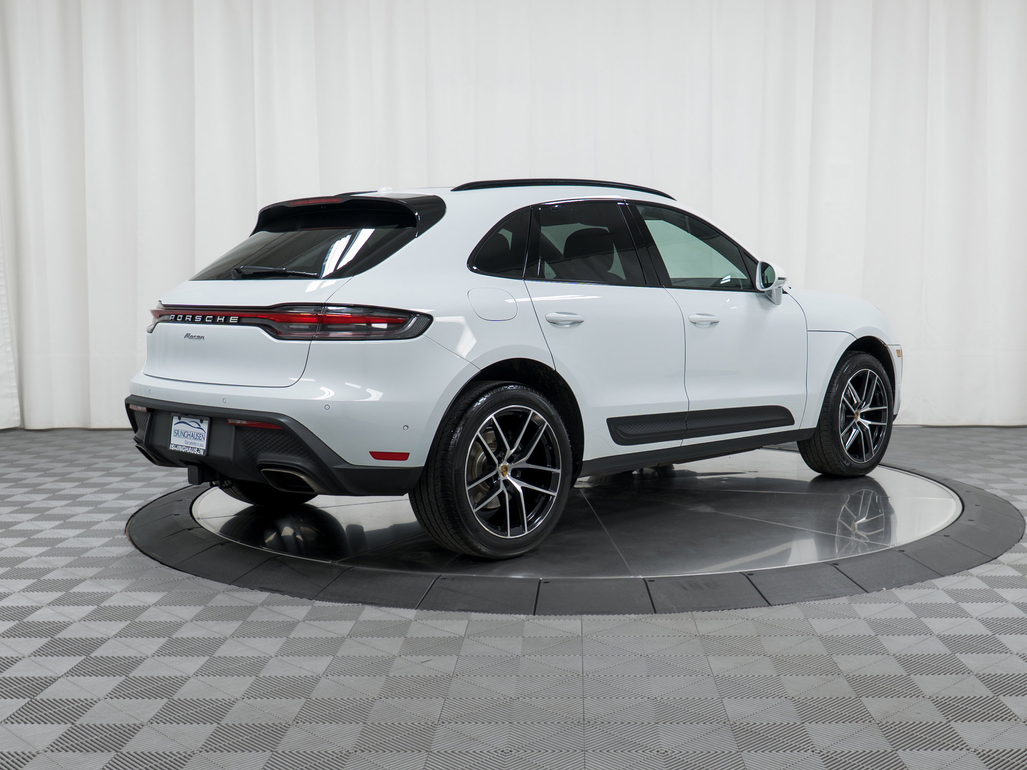 Certified 2023 Porsche Macan image 7