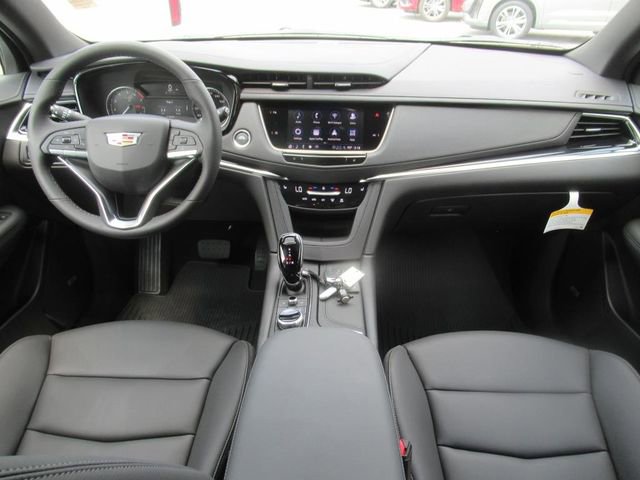 New 2025 Cadillac XT6 Luxury image 11