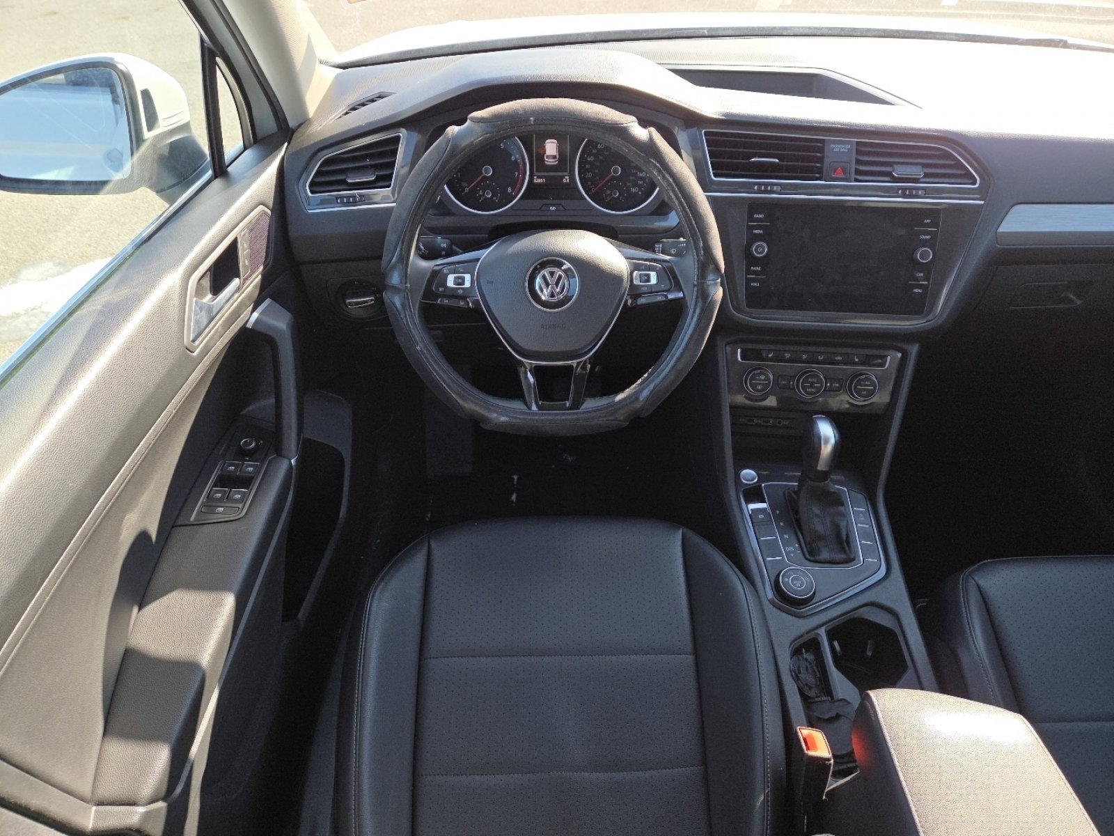 Used 2020 Volkswagen Tiguan SE image 22