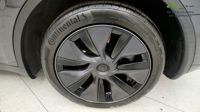 Used 2025 Tesla Model Y Long Range RWD image 81