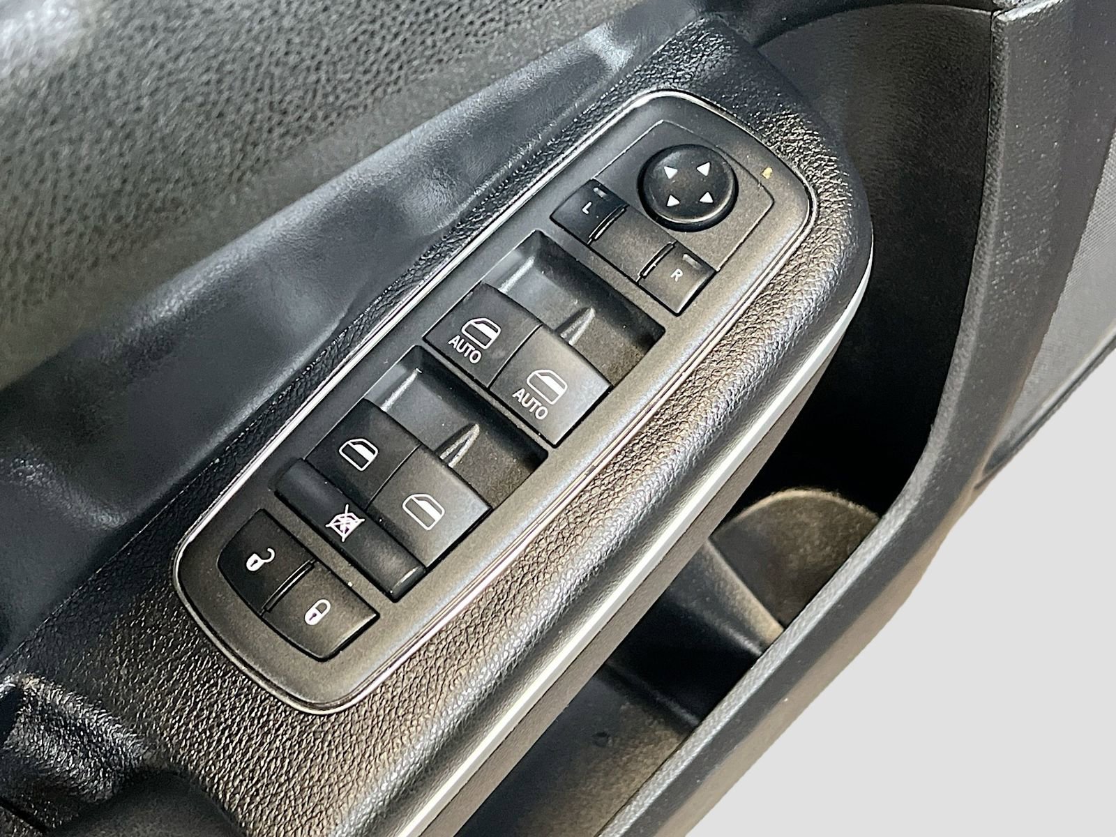 Used 2021 Chrysler 300 Touring w/ Sport Appearance Package image 17