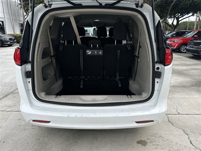 Used 2021 Chrysler Voyager L image 22