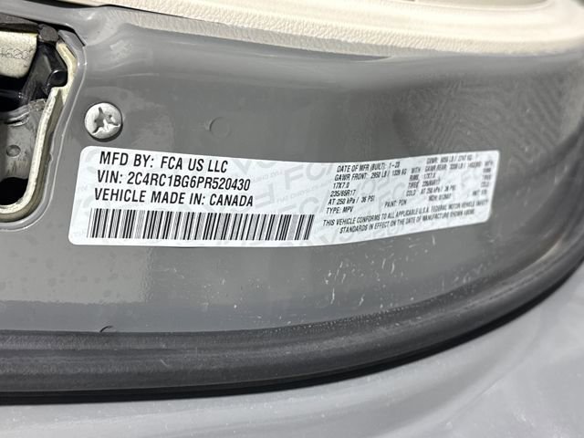 Used 2023 Chrysler Pacifica Touring-L image 15