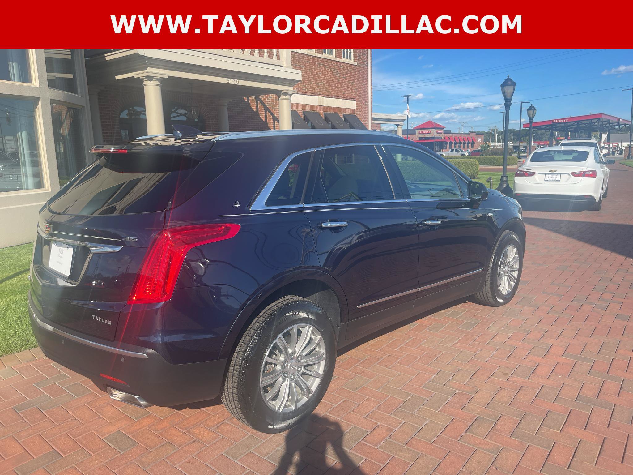 Used 2017 Cadillac XT5 Luxury w/ Driver Awareness Package AWD/4WD image 8
