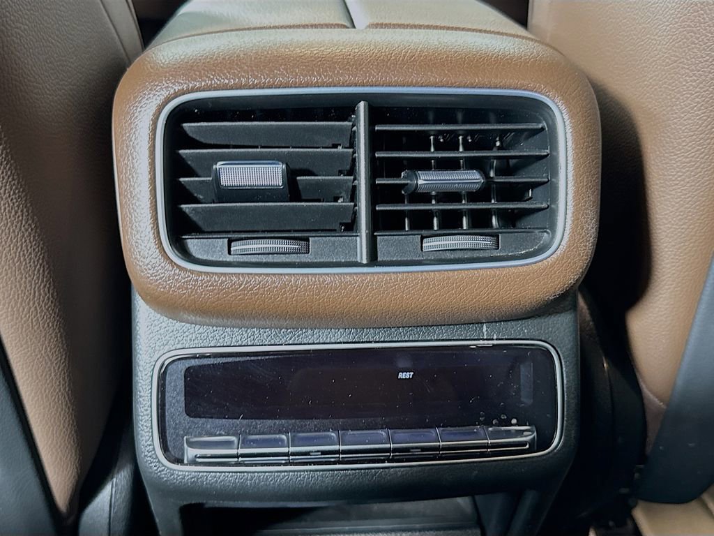 Used 2024 Mercedes-Benz GLS 450 4MATIC image 25