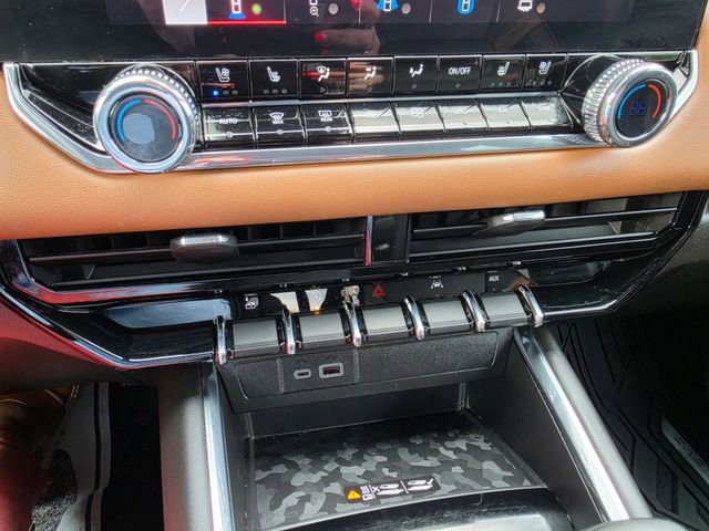 Used 2023 GMC Canyon AT4 w/ AT4 Premium Package AWD/4WD image 13