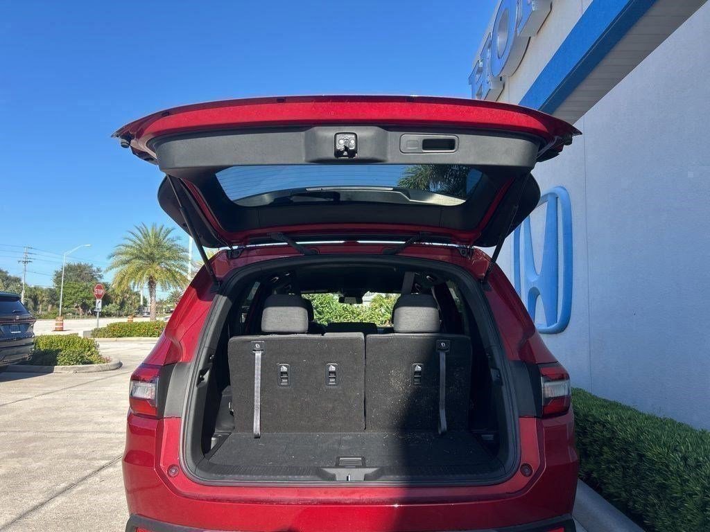 Used 2023 Honda Pilot Sport image 8
