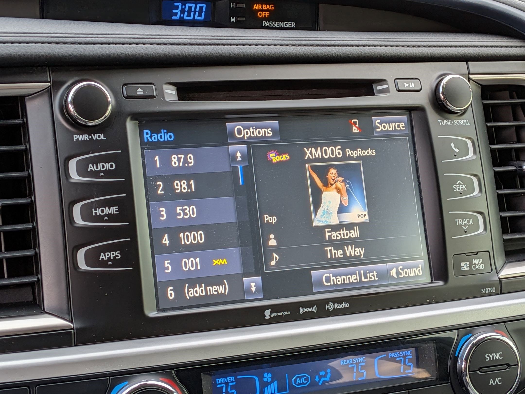 Used 2019 Toyota Highlander XLE image 23