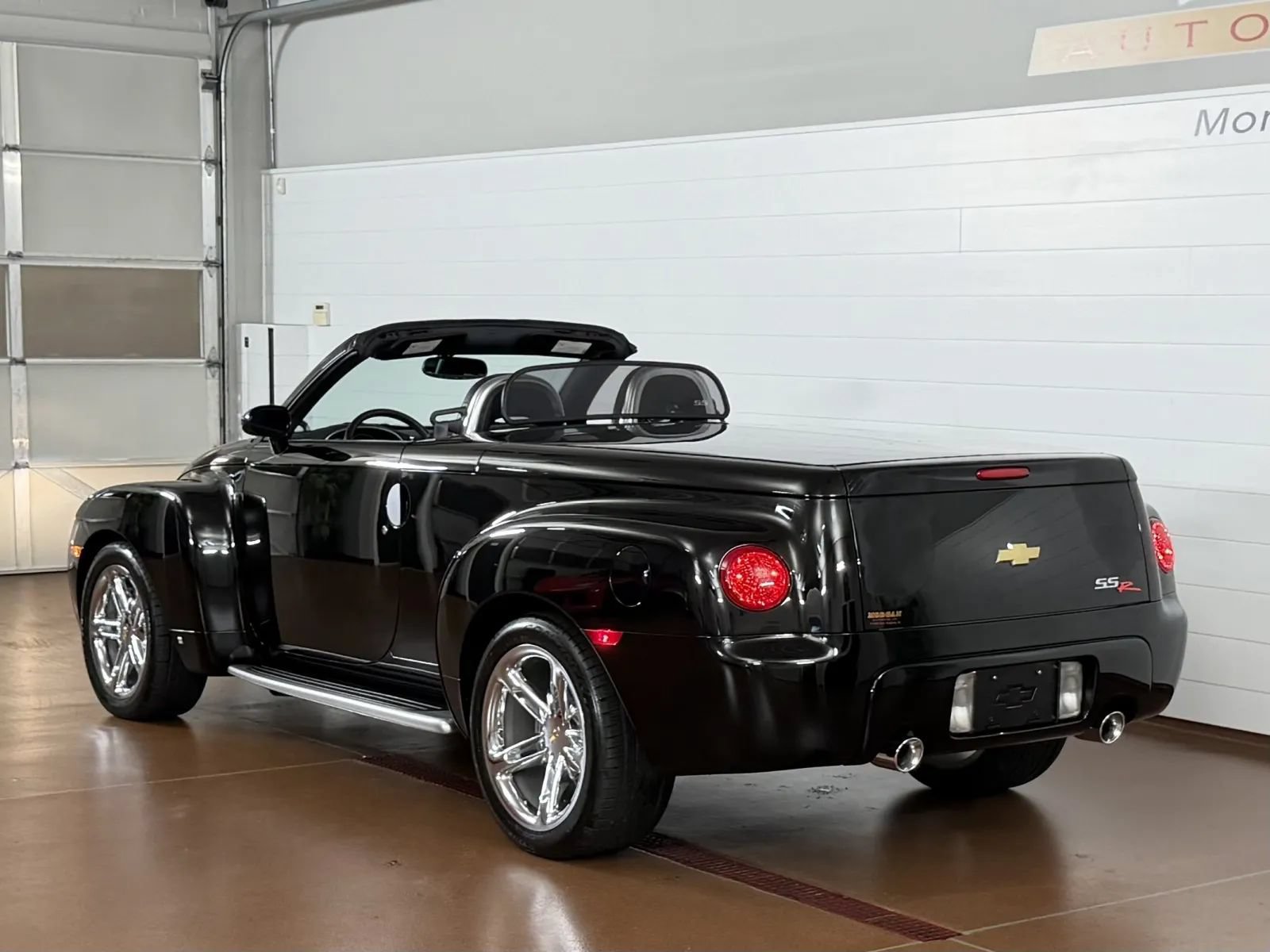 Used 2006 Chevrolet SSR w/ Preferred Equipment Group RWD image 6