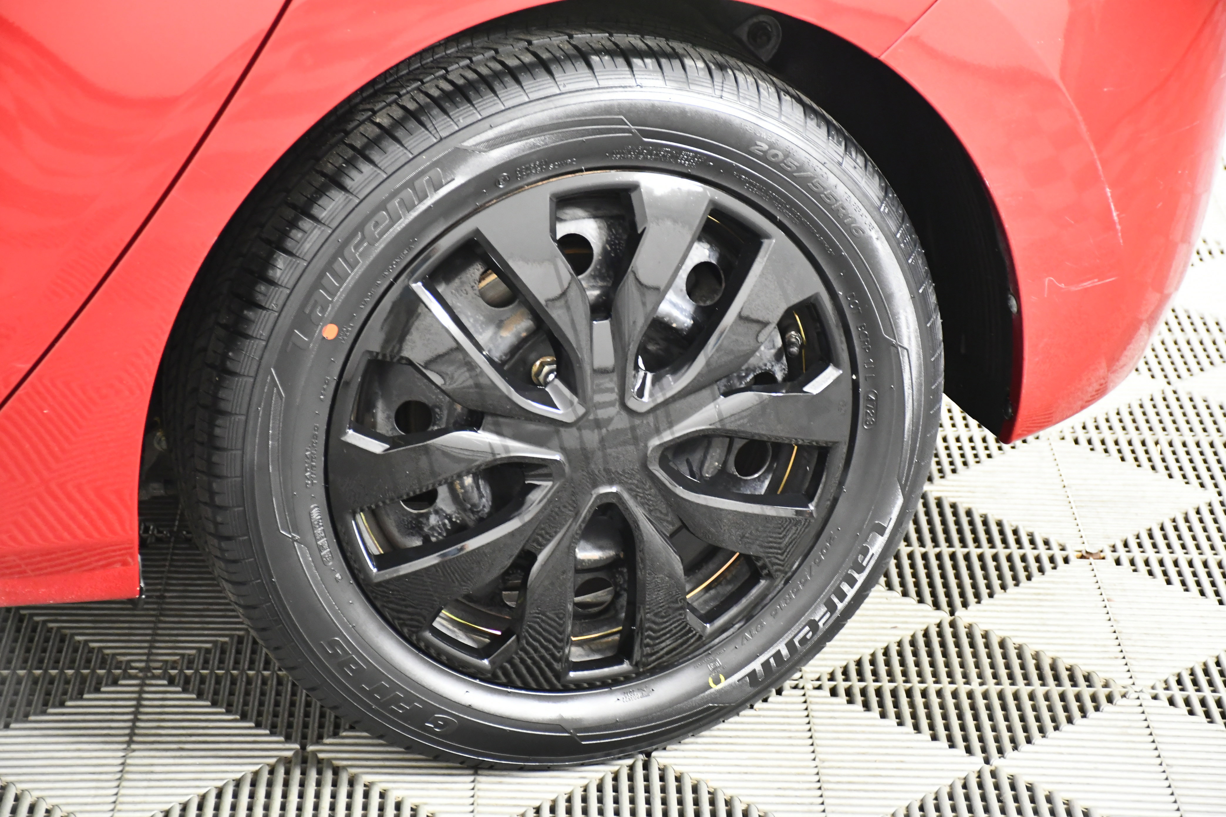 Used 2017 Hyundai Elantra GT image 46