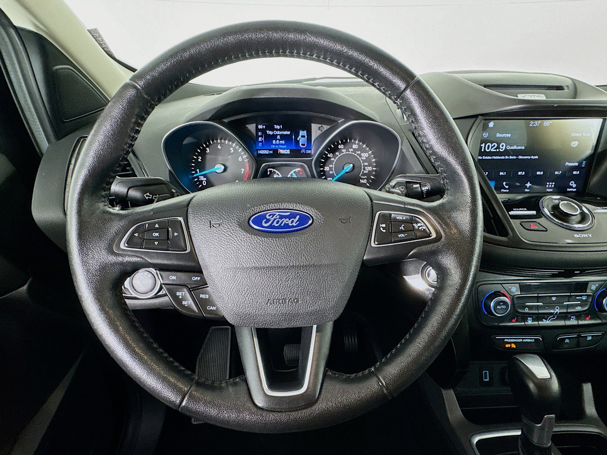 Used 2017 Ford Escape Titanium FWD image 11