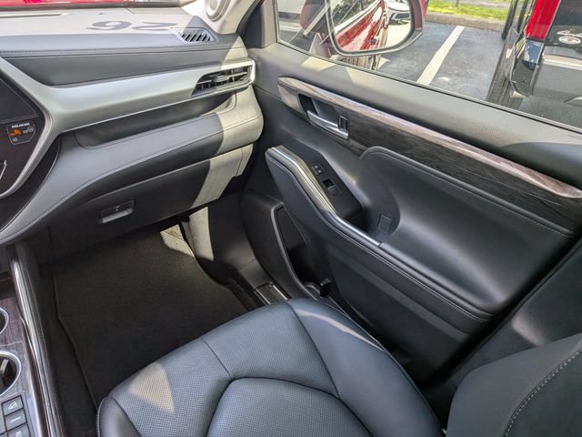 Used 2026 Toyota Highlander Platinum AWD/4WD image 18